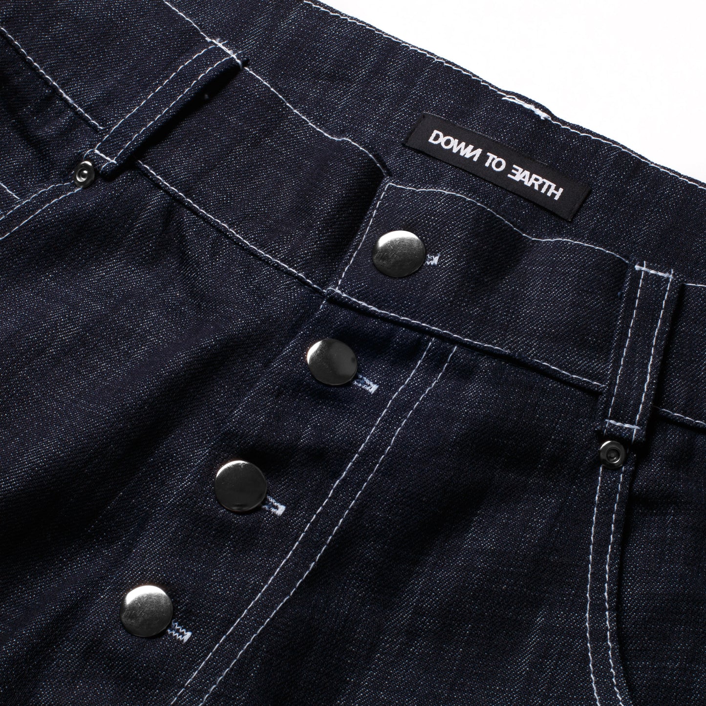'Uniform' pleated raw denim jorts